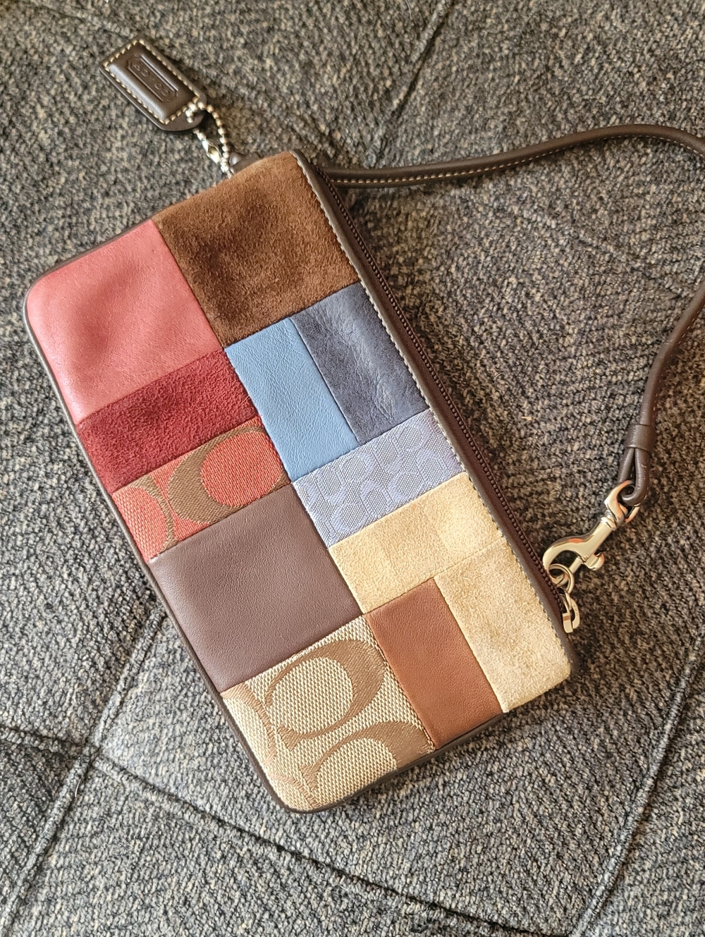 Coach Vintage Holiday Patchwork Wristlet - Picture 9 of 10